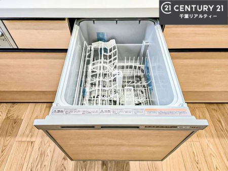 �L�b�`�� �H��@�t���̃L�b�`���ł��I�Z���������r��h�~�Ƃ��đ�ϊ��􂷂�֗��Ȏd�l�ł��I�r���g�C���Ȃ̂ŃL�b�`���̏ꏊ����炸�����X�y�[�X���L���g�����Ƃ��o���܂��I