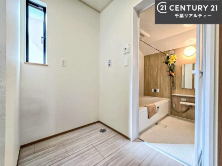 ���ʑ�E���ʏ� ���󂩂犣���E�����܂ł̈ړ����Z���A�����̉Ǝ������������ƃA�b�v���܂��B
����肪�߂��ɂ܂Ƃ܂��Ă��邽�߁A�Z��������J�̓��̂�������X�g���X�Ȃ����Ȃ��܂��B