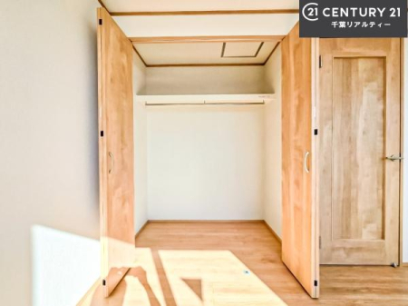 ���[ �����Ղ�̎��[�X�y�[�X�ŁA��炵���������萮���Z�܂��B�Ƒ��̉ו������ꂢ�ɕЕt���A���������K�ɉ߂����܂��B