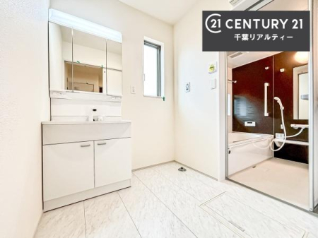 ���ʑ�E���ʏ� �O�ʋ��d�l�̐��ʏ��́A�g�����Ȃ݂����₷������I���͎��[�ɂȂ��Ă��܂��B�h���C���[�₨���ϓ����Еt������̂Ő��ʑ������X�b�L���ƌ����邱�Ƃ��o���܂��I