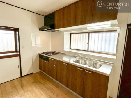 �L�b�`�� ��Ƃ����₷���V�X�e���L�b�`���ł��I���[����������t���Ă���̂ŁA�����X�y�[�X�ɕ���u���Ȃ��čςނ̂ŁA�L�X�g���āA���K�ɍ�Ƃ��ł��܂��I