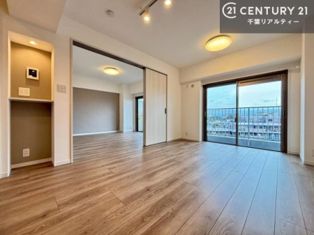 ���r���O �S�n�ǂ����r���O�͉Ƒ������R�ƏW�܂�܂��B�Ƒ��c�R�̎��Ԃ����������ł��B���Ƒ��ƁA����w�[���������Ԃ��߂��������ł��ˁB