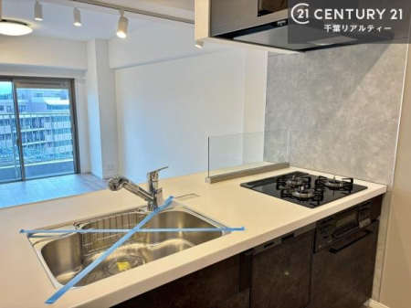 �L�b�`�� ���C�h�ȃV���N�ł��ˁI�������˂ɂ������������₷���Ǝ����y�X�d�l�̃V�X�e���L�b�`���ł��I
�f�U�C�����Ƌ@�\�������˂��L�b�`���Ő�����������܂��ˁI