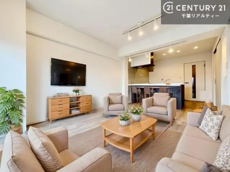 ���r���O �Ƌ��CG�p�[�X�ł��B�J�����̂���L�XLDK�I�\�t�@�[��_�C�j���O�e�[�u����u���Ă������ɂȂ�Ȃ��̂ŉ��K�ɉ߂����܂��I�R�~���j�P�[�V���������₷�����r���O�ł��I