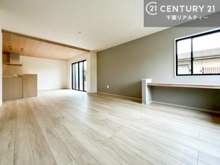 ���r���O ���r���O�ɂ̓J�t�F�J�E���^�[����I
���q�l�̂��׋��X�y�[�X�₿����Ƃ�����Ƒ�ɂ��҂�����ł��ˁB