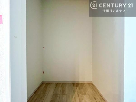 ���[ ���r���O�ɃE�H�[�N�C���N���[�[�b�g�����邽�߁A��������}������ԂÂ��肪�\�B
���ł���������Ƃ������r���O��ۂĂ܂��I