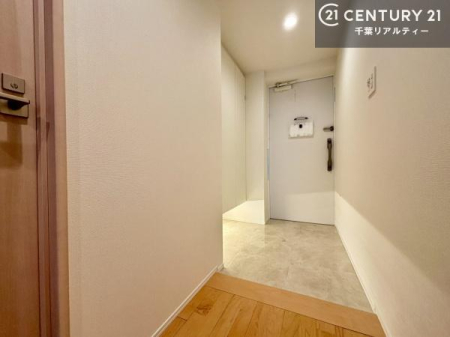 ���� �V���[�Y�{�b�N�X�t���B���ւ��Еt�����|�������₷���ł��I
�X�b�L���������ւŌ˂��J�����u�ԁA�������̂���S�n������Ԃ��o�}���Ă���܂��B