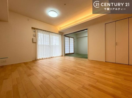 ���r���O �傫�ȑ����炽���Ղ�̗z���������閾�邢���r���O�B�J�����̂��郊�r���O�ŉƑ��c���̂��났�̎��Ԃ��߂����܂��I�G�A�R�����ł��I