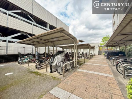 ���̑����p�� ���֏ꊮ���ŁA���q���܂̎��]�Ԃ�ʋΗp�̎��]�Ԃ����S���Ēu���܂��B���Ƒ��ɂ����ꂵ���֗��Ȑݔ��ł��B
�󂫏󋵂����C�y�ɂ��₢���킹���������B