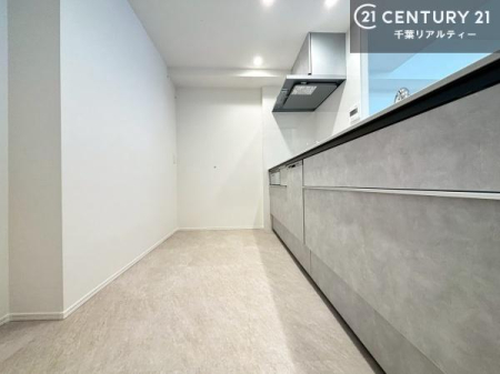 �L�b�`�� ��Ƃ肠�钲���X�y�[�X�ō�Ƃ����₷�����K�ȃL�b�`���ł��I
���q�l�ƈꏏ�ɂ��َq������y���߂�L�X�X�y�[�X�ł��B�y�����������ԂɂȂ肻���ł��ˁI