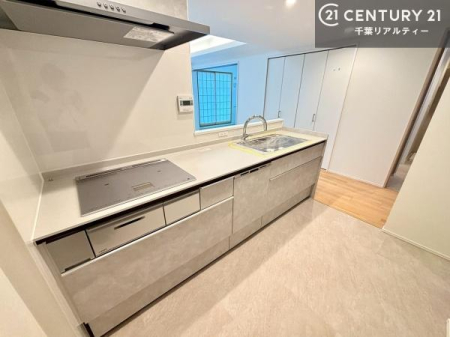 �L�b�`�� ��Ƃ肠�钲���X�y�[�X�ō�Ƃ����₷�����K�ȃL�b�`���ł��I
���q�l�ƈꏏ�ɂ��َq������y���߂�L�X�X�y�[�X�ł��B�y�����������ԂɂȂ肻���ł��ˁI