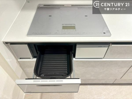 �L�b�`�� H�N�b�L���O�q�[�^�[���̗p�����L�b�`���́A�΂��g��Ȃ����߈��S���Ă��g�����������܂��B�\�ʂ��t���b�g�ł����������₷���A��������T�b�Ɛ@������̂��������|�C���g�B