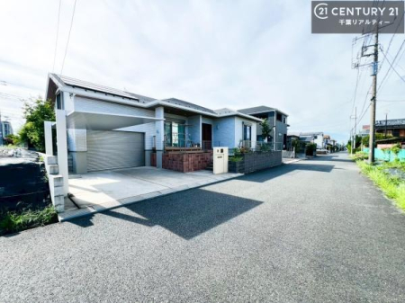 �O�ʓ��H�܂ތ��n�ʐ^ �r���g�C���K���[�W�̒��ԏ�́A�J�╗����Ԃ�����Ă����̂ő�؂ɊǗ����ł���̂ň��S�I
