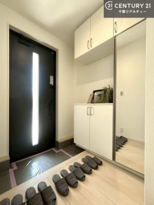 ���� �V���[�Y�{�b�N�X�t���Ȃ̂ŁA���ւ��Еt�����|�������₷���ł��I
�X�b�L���������ւŌ˂��J�����u�ԁA�������̂���S�n������Ԃ��o�}���Ă���܂��B