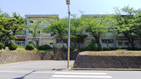 ���ӊ� �y���w�Z�z��t�s�����Ă͂��䒆�w�Z�F1426m