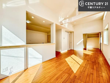 ���r���O �S�n�ǂ����r���O�͉Ƒ������R�ƏW�܂�܂��B�Ƒ��c�R�̎��Ԃ����������ł��B���Ƒ��ƁA����w�[���������Ԃ��߂��������ł��ˁB