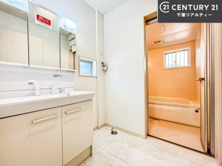 ���ʑ�E���ʏ� �O�ʋ��d�l�̐��ʏ��́A�g�����Ȃ݂����₷������I���͎��[�ɂȂ��Ă��܂��B�h���C���[�₨���ϓ����Еt������̂Ő��ʑ������X�b�L���ƌ����邱�Ƃ��o���܂��I