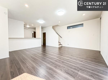 ���r���O �J�����̂���L�XLDK�I�\�t�@�[��_�C�j���O�e�[�u����u���Ă������ɂȂ�Ȃ��̂ŉ��K�ɉ߂����܂��I�R�~���j�P�[�V���������₷�����r���O�ł��I