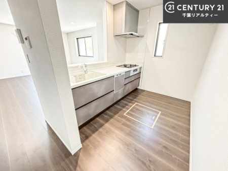 �L�b�`�� ��l�C�̑Ζʎ��V�X�e���L�b�`�����̗p���Ă��܂��I���Ƒ��̃R�~���j�P�[�V���������R�Ƒ�����݌v�ł��B
���q�l�ɂ��ڂ��͂��̂Ŋ������ł��ˁI�L�X�g���ĉ��K�ɍ�Ƃ��i�݂܂��B