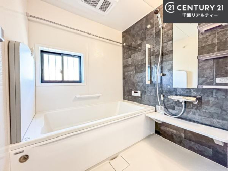 ���� �������������l�̕��͋C�̃o�X���[���́A�����o�Ă��ăo�X�^�C�����[���I
���d���撣���Ă��邲�J���ɂ��D�݂̓����̓����܂����āA�y����ł݂Ă͂������ł��傤���H