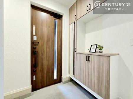 ���� �V���[�Y�{�b�N�X�t���Ȃ̂ŁA���ւ��Еt�����|�������₷���ł��I
�X�b�L���������ւŌ˂��J�����u�ԁA�������̂���S�n������Ԃ��o�}���Ă���܂��B