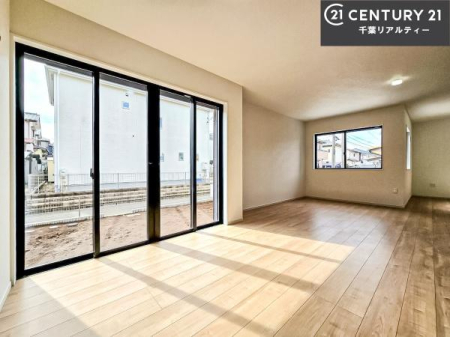 ���r���O �J�����̂���L�XLDK�I�\�t�@�[��_�C�j���O�e�[�u����u���Ă������ɂȂ�Ȃ��̂ŉ��K�ɉ߂����܂��I�R�~���j�P�[�V���������₷�����r���O�ł��I