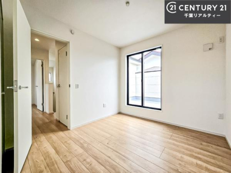 �m�� �V���v���Ƀf�U�C������Ă��邽�߁A�Ƌ��I�т܂���I
���C�ɓ���̉Ƌ��u���Ă��낰���Ԃ���邱�Ƃ��ł��܂��B