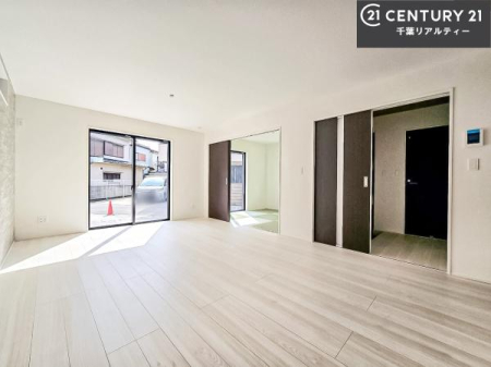 ���r���O �S�n�ǂ����r���O�͉Ƒ������R�ƏW�܂�܂��B�Ƒ��c�R�̎��Ԃ����������ł��B���Ƒ��ƁA����w�[���������Ԃ��߂��������ł��ˁB