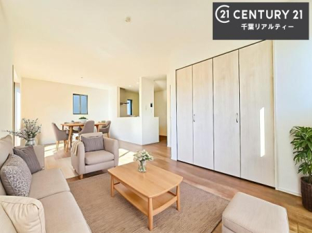 ���r���O �Ƌ��CG�p�[�X�ł��B�J�����̂���L�XLDK�I�\�t�@�[��_�C�j���O�e�[�u����u���Ă������ɂȂ�Ȃ��̂ŉ��K�ɉ߂����܂��I�R�~���j�P�[�V���������₷�����r���O�ł��I