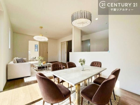 ���r���O �Ƌ��CG�p�[�X�ł��B�傫�ȑ����炽���Ղ�̗z���������閾�邢���r���O�B�J�����̂��郊�r���O�ŉƑ��c���̂��났�̎��Ԃ��߂����܂��B