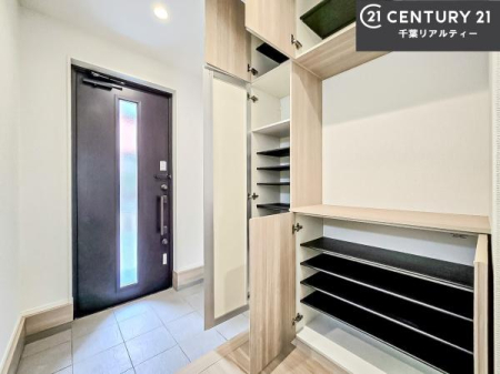 ���� �V���[�Y�{�b�N�X�t���Ȃ̂ŁA���ւ��Еt�����|�������₷���ł��I
�X�b�L���������ւŌ˂��J�����u�ԁA�������̂���S�n������Ԃ��o�}���Ă���܂��B