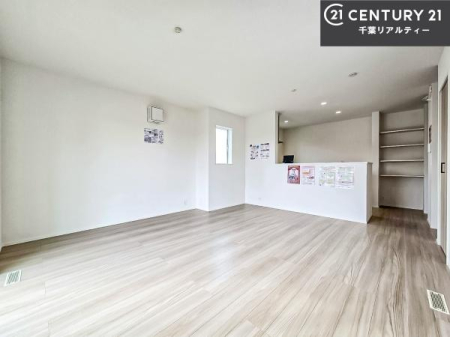 ���r���O ��؂ȉƑ����W�܂邩�炱��LDK�ɂ͂�����肽���B
�q�����������C�ɏ΂��Ȃ��瑖�����Ă���p�����������u�L���Ƃɂ��ėǂ������v�Ǝv���u�Ԃł��B