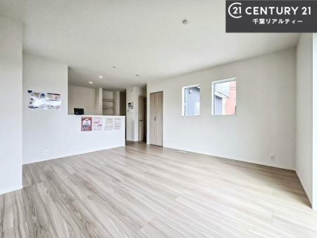 ���r���O �S�n�ǂ����r���O�͉Ƒ������R�ƏW�܂�܂��B�Ƒ��c�R�̎��Ԃ����������ł��B���Ƒ��ƁA����w�[���������Ԃ��߂��������ł��ˁB