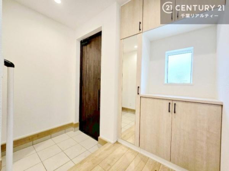 ���� �V���[�Y�{�b�N�X�t���Ȃ̂ŁA���ւ��Еt�����|�������₷���ł��I
�X�b�L���������ւŌ˂��J�����u�ԁA�������̂���S�n������Ԃ��o�}���Ă���܂��B