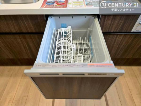 �L�b�`�� �H��@�t���̃L�b�`���ł��I�Z���������r��h�~�Ƃ��đ�ϊ��􂷂�֗��Ȏd�l�ł��I�r���g�C���Ȃ̂ŃL�b�`���̏ꏊ����炸�����X�y�[�X���L���g�����Ƃ��o���܂��I