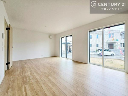 ���r���O ��؂ȉƑ����W�܂邩�炱��LDK�ɂ͂�����肽���B
�q�����������C�ɏ΂��Ȃ��瑖�����Ă���p�����������u�L���Ƃɂ��ėǂ������v�Ǝv���u�Ԃł��B