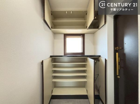 ���� �V���[�Y�{�b�N�X�t���Ȃ̂ŁA���ւ��Еt�����|�������₷���ł��I
�X�b�L���������ւŌ˂��J�����u�ԁA�������̂���S�n������Ԃ��o�}���Ă���܂��B