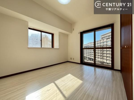 �Q�� �o���R�j�[�ɖʂ��Ă���m���ł��B���邭�����肪����A���C����������ł��܂��I���N���āA�O�ɏo�Ĕw�L�т����[�ċz�����ǂ������}������邱�Ƃ��ł��܂��B