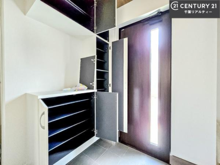 ���� �V���[�Y�{�b�N�X�t���Ȃ̂ŁA���ւ��Еt�����|�������₷���ł��I
�X�b�L���������ւŌ˂��J�����u�ԁA�������̂���S�n������Ԃ��o�}���Ă���܂��B