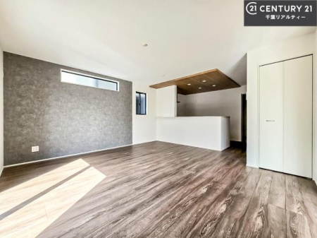 ���r���O �D�����z���܂肪���r���O����ł���ċ��S�n�̗ǂ���Ԃ����o���Ă���܂��I
���났�̎��Ԃ��߂����܂��I