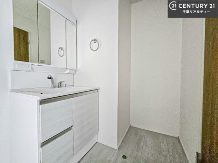 ���ʑ�E���ʏ� �O�ʋ��d�l�̐��ʏ��́A�g�����Ȃ݂����₷������I���͎��[�ɂȂ��Ă��܂��B�h���C���[�₨���ϓ����Еt������̂Ő��ʑ������X�b�L���ƌ����邱�Ƃ��o���܂��I