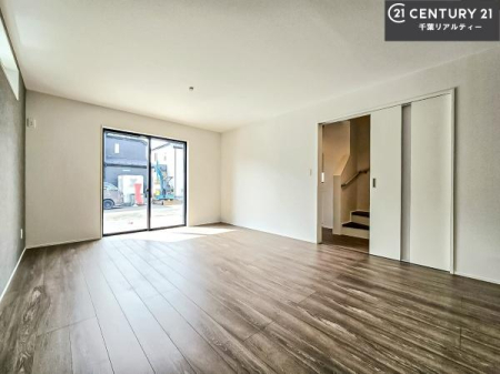 ���r���O �D�����z���܂肪���r���O����ł���ċ��S�n�̗ǂ���Ԃ����o���Ă���܂��I
���났�̎��Ԃ��߂����܂��I