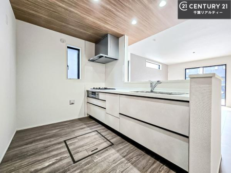 �L�b�`�� ��l�C�̑Ζʎ��V�X�e���L�b�`�����̗p���Ă��܂��I���Ƒ��̃R�~���j�P�[�V���������R�Ƒ�����݌v�ł��B
���q�l�ɂ��ڂ��͂��̂Ŋ������ł��ˁI�L�X�g���ĉ��K�ō�Ƃ��i�݂܂��B