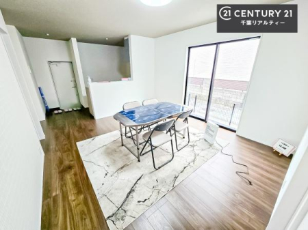 ���r���O �J�����̂���L�XLDK�I�\�t�@�[��_�C�j���O�e�[�u����u���Ă������ɂȂ�Ȃ��̂ŉ��K�ɉ߂����܂��I�R�~���j�P�[�V���������₷�����r���O�ł��I