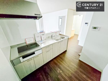 �L�b�`�� ��Ƃ����₷���V�X�e���L�b�`���ł��I���[����������t���Ă���̂ŁA�����X�y�[�X�ɕ���u���Ȃ��čςނ̂ŁA�L�X�g���āA���K�ɍ�Ƃ��ł��܂��I