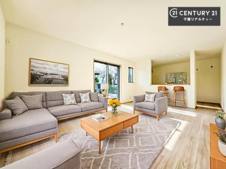 ���r���O �Ƌ��CG�p�[�X�ł��B�J�����̂���L�XLDK�I�\�t�@�[��_�C�j���O�e�[�u����u���Ă������ɂȂ�Ȃ��̂ŉ��K�ɉ߂����܂��I�R�~���j�P�[�V���������₷�����r���O�ł��I