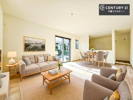 ���r���O �Ƌ��CG�p�[�X�ł��B�J�����̂���L�XLDK�I�\�t�@�[��_�C�j���O�e�[�u����u���Ă������ɂȂ�Ȃ��̂ŉ��K�ɉ߂����܂��I�R�~���j�P�[�V���������₷�����r���O�ł��I