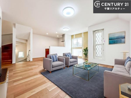 ���r���O �Ƌ��CG�p�[�X�ł��B�J�����̂���L�XLDK�I�\�t�@�[��_�C�j���O�e�[�u����u���Ă������ɂȂ�Ȃ��̂ŉ��K�ɉ߂����܂��I
�R�~���j�P�[�V���������₷�����r���O�ł��I