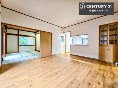 ���r���O �J�����̂���L�XLDK�I�\�t�@�[��_�C�j���O�e�[�u����u���Ă������ɂȂ�Ȃ��̂ŉ��K�ɉ߂����܂��I�R�~���j�P�[�V���������₷�����r���O�ł��I