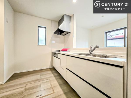 �L�b�`�� ��Ƃ肠�钲���X�y�[�X�ō�Ƃ����₷�����K�ȃL�b�`���ł��I
���q�l�ƈꏏ�ɂ��َq������y���߂�L�X�X�y�[�X�ł��B�y�����������ԂɂȂ肻���ł��ˁI